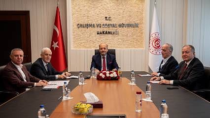 700 bin kamu işçisinin toplu sözleşme görüşmeleri başladı: Türk-İş'ten ilk açıklama 