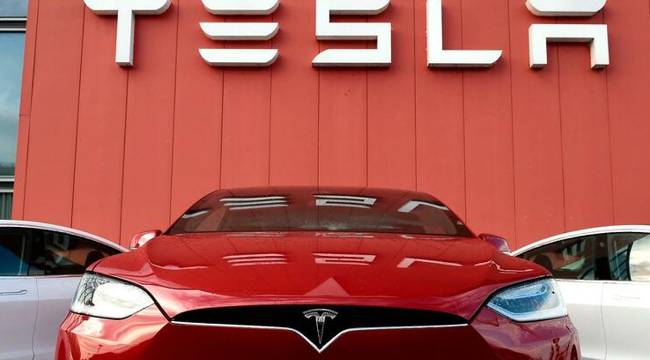 Tesla'ya 'abartılı' reklam cezası 