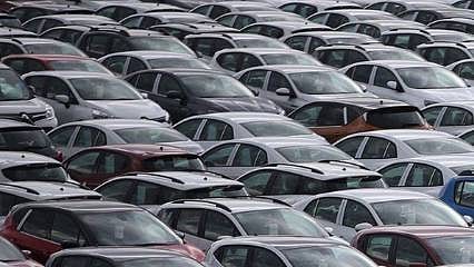 Zam korkusu talepleri artırdı, otomobiller gemideyken satıldı