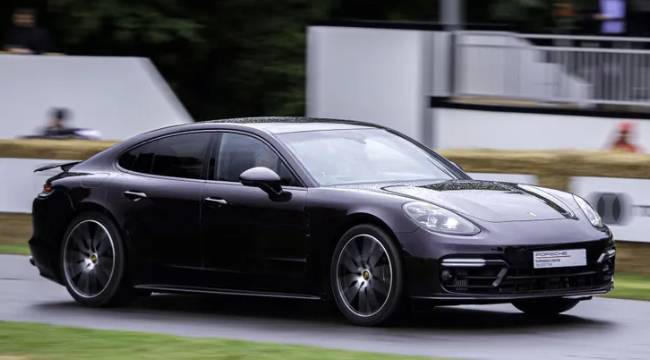 Porsche bayisinden 130 bin $'lık hata:  İlanı yanlış koyunca... 