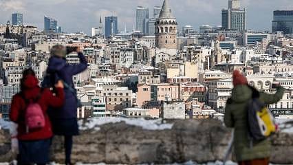 İlk 4 ayda yabancı turist sayısı yüzde 27 arttı 