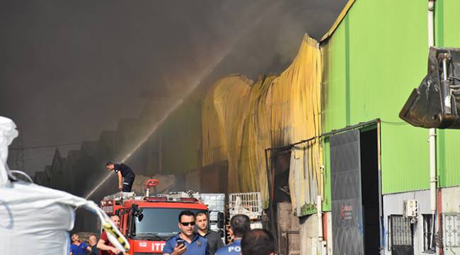 Adana'da yangın... 18 iş yerini sardı 