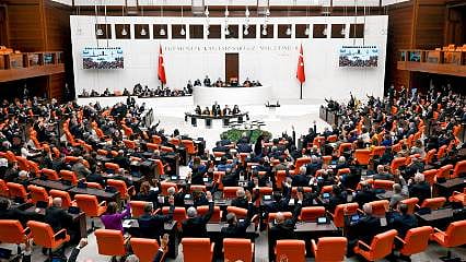 Meclis tatil kararı aldı, EYT 2023'e kaldı