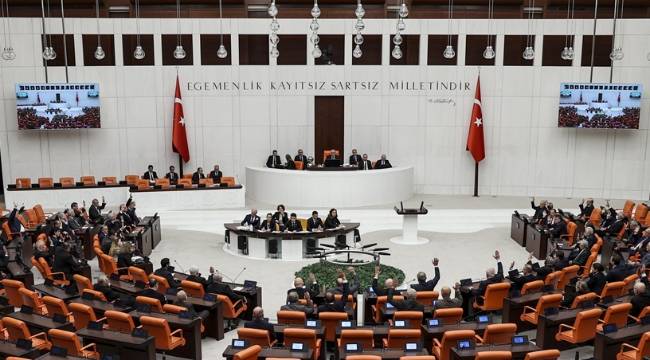 Milletvekilleri maaşlarını depremzedelere bağışlıyor