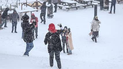 Uludağ'da hasretle beklenen kar yağışı başladı 