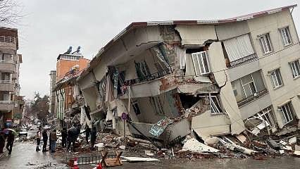 Depremlerde can kaybı 44 bin 374'e yükseldi 