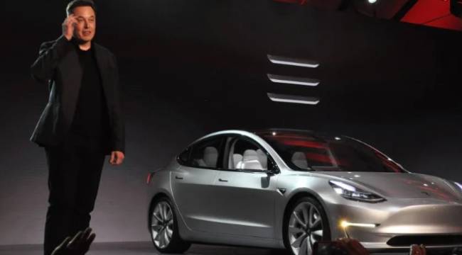 Tesla, iki modelde fiyatlarını düşürdü