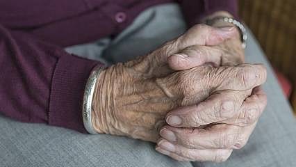 FDA, Alzheimer'ın ilerlemesini yavaşlattığı gözlenen ilaca tam onay verdi