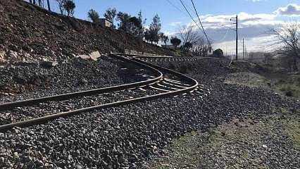 Kahramanmaraş'ta deprem sonrası tren rayları yön değiştirdi 