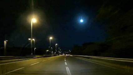 İstanbul'da gökyüzünde görülen parlak ışık şaşkınlık yarattı! İşte o an