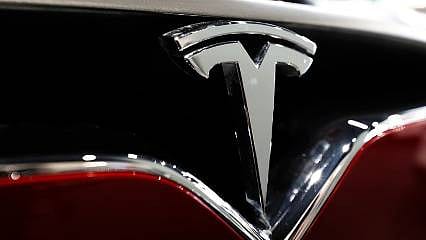 Tesla'nın kârı indirim etkisiyle sert düştü 