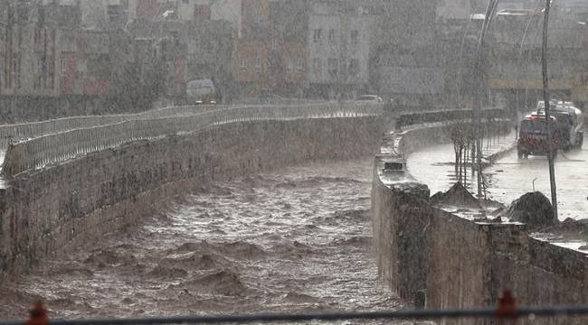 Meteorolojiden deprem bölgesi için kuvvetli sağanak uyarısı