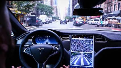 Tesla, ölümlü kazası sonrası 362 bin aracı geri çağırdı 