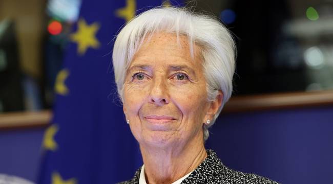 Lagarde'dan "çok uzun süre çok yüksek enflasyon" beklentisi