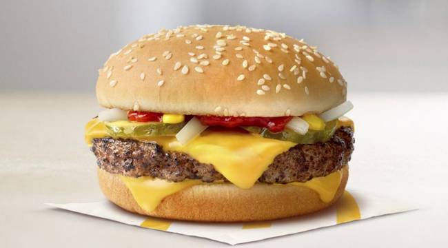 Aldığı hamburger paketinden 5 bin dolar çıktı