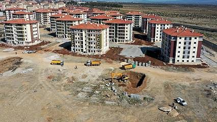 Bakan Kurum duyurdu: Deprem bölgesine yeni konutlar için ilk kazma vuruldu
