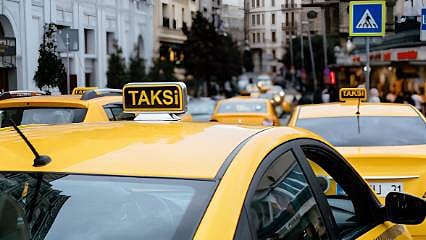 İstanbul'da taksilerde yeni dönem: Bu yazılar geliyor