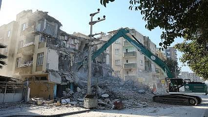 Bakan Kurum: 50 bin 576 bina acil yıkılmalı 