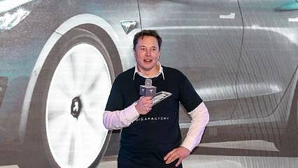 Elon Musk, Tesla hissesi satmaya devam ediyor 