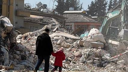 Depremzedelerin elektrik ve doğal gaz borçları silindi