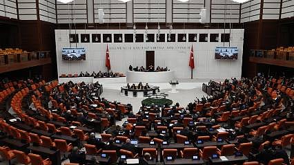 Memur ve emekli maaş artışları Meclis'ten geçti 