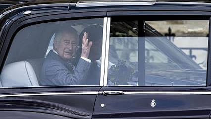 Kral Charles'ın resmini taşıyan ilk pullar üretildi