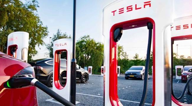 Tesla, 100 milyon dolarlık satışla bir ilki geçekleştirdi 