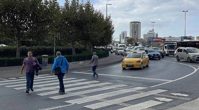 Yaya yolları ve kaldırımlara standart getirildi 