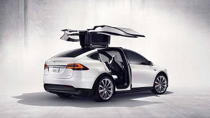 Tesla, en pahalı iki modelinde fiyat düşürdü 