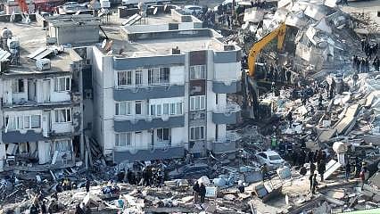 Bakan Kurum: Yıkık ve ağır hasarlı bina sayısı 227 bin 27 