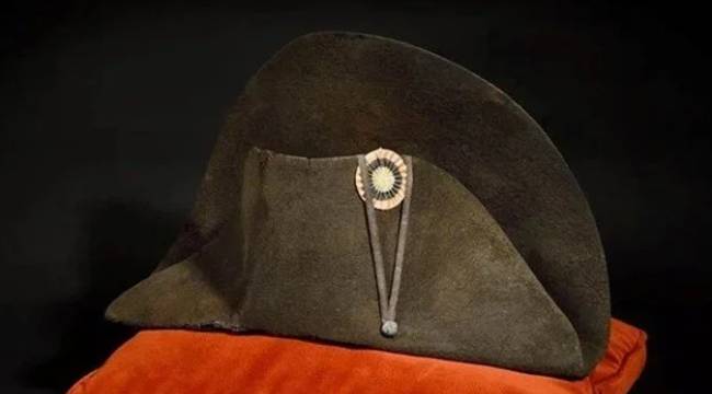 Napolyon'un şapkası rekor fiyata satıldı 