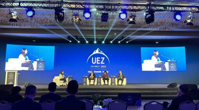 UEZ 2023 “Sosyal Yatırım: Yeni Nesilleri Geleceğe Hazırlamak” paneli